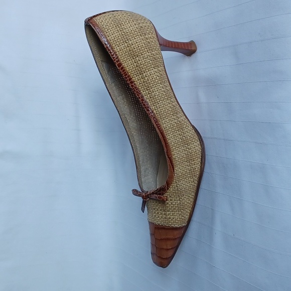 Stuart Weitzman Rattan & Leather Pump- Sz. 9 - Picture 7 of 12